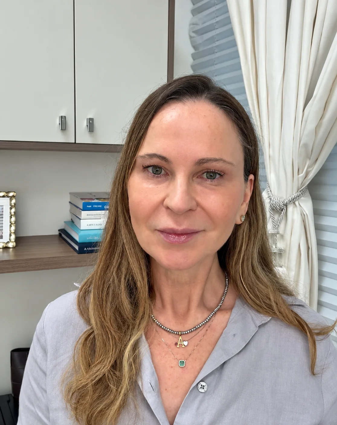 Dra. Ana Paula Scremin no consultório